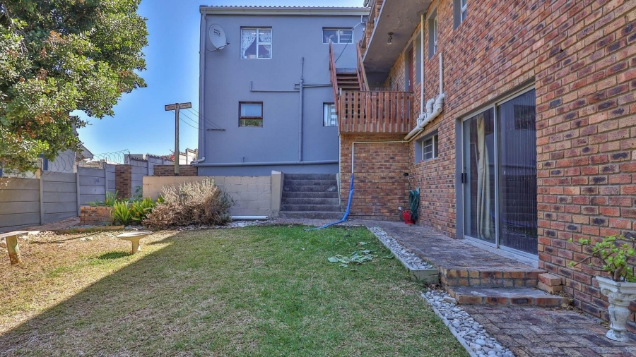 6 Bedroom Property for Sale in De Kelders Western Cape